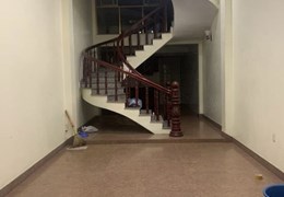 MT2532. CHO THUÊ NHÀ MẶT CHỢ THIÊN LÔI 60M2 CÓ 5 NGỦ ĐỒ CƠ BẢN