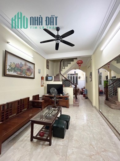 Bán nhà ngõ 156 Lê Trọng Tấn, Thanh Xuân , Diện tích 42m 4,5 tầng giá 6.4 tỷ