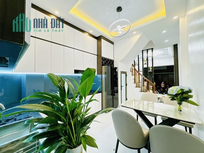 Nhà đẹp ở ngay phố Cự Lộc Thanh Xuân 45m 5 tầng 3 ngủ gần ô tô nhỉnh 5 tỷ lh 0975124520