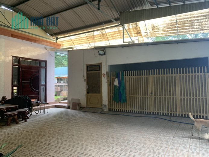 ĐẤT ĐẸP có sẵn nhà cấp 4, 150m2 - Cần Bán Nhanh Lô Đất Vị Trí Đắc Địa tại tp Thủ Dầu Một