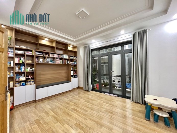 Ngộp Nguyễn Thị Minh KHai - Quận 1 - Hẻm 12m - 5 tầng - 50m2