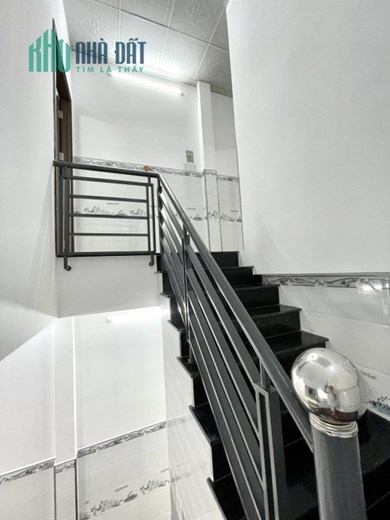 CÁCH ĐÀM SEN QUẬN 11 900M DIỆN TÍCH ĐẸP 4X14M SỔ VUÔNG A4 2 TẦNG HẼM 4M CHỈ 4 TỶ NHỈNH