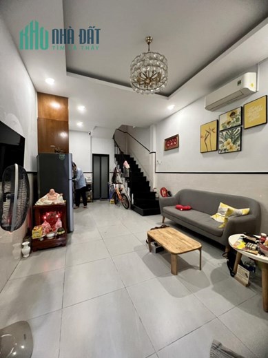 NHÀ  MẶT TIỀN THỤT GIÁP QUẬN 1 - NGANG 3.6M DÀI 9.5M - 4 TẦNG BTCT -. CHỦ GẤP LĂM RỒI GIẢM GIÁ BÁN