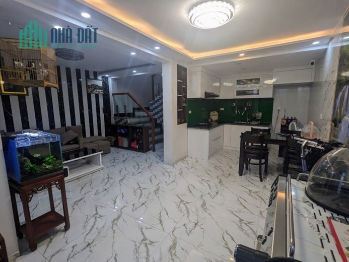 12 Tỷ Nhà 4 Tầng đường Cao Thắng, KDCHDV Thu Nhập 55 Triệu/Tháng, 86m2