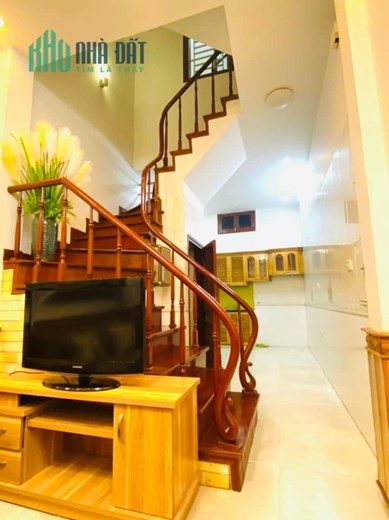 Bán nhà ngõ 130 Hoàng Văn Thái 57m, mt: 3.6m chỉ 8 tỷ, ngõ ô tô, thông nhiều hường