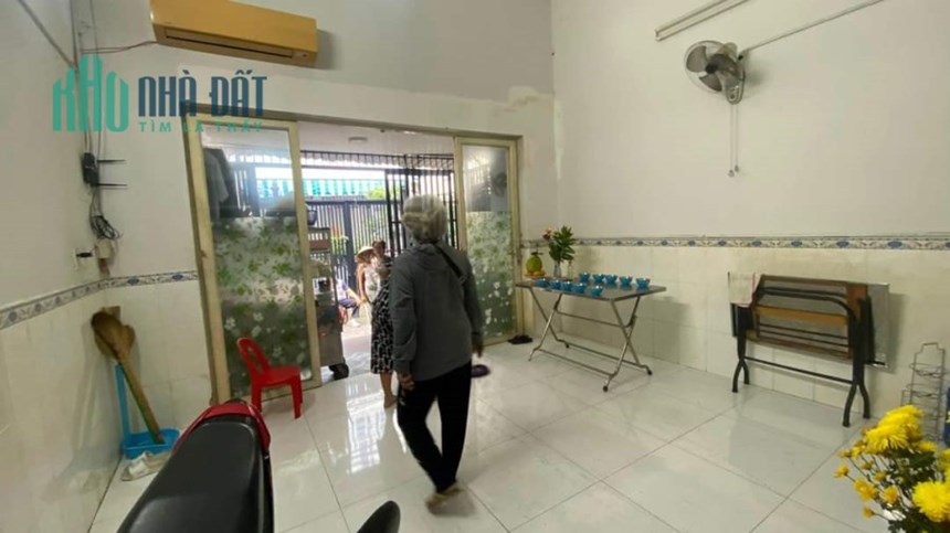 Nhà Rẻ Ngang 4.5x15.5m-2 tấm dưới 79 triệu m Đoàn Văn Bơ Q4