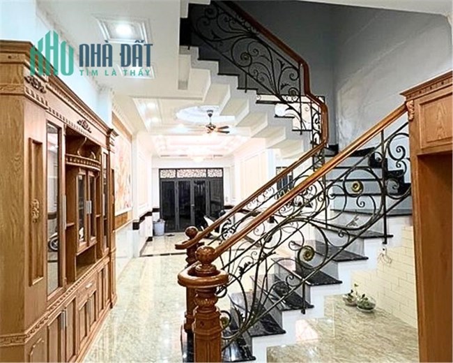 BÁN Ngôi Nhà Hoàn Hảo - Sang Trong, Trung Tâm QUẬN 12!"