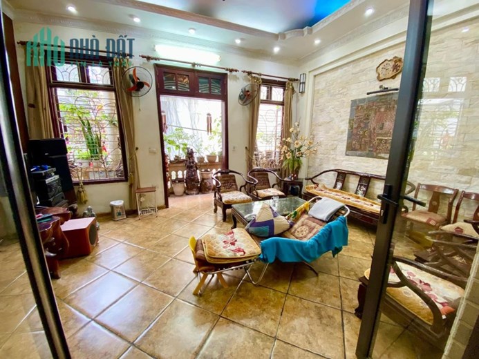 O9 2628 5559 Bán nhà Yên Lãng 71/80(T1)m², 6 tầng, MT 5.5m, giá 15 tỷ Đống Đa