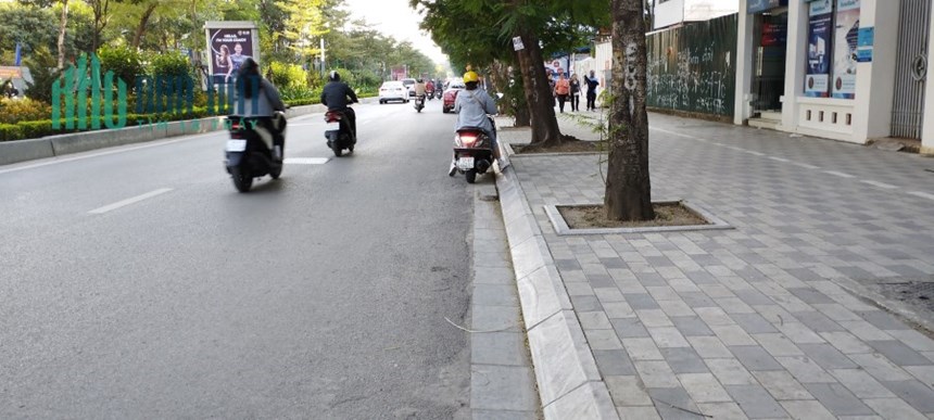 Bán nhà mặt phố Lạc Long Quân –vỉa hè kinh doanh đa nghành 115m 15tỷ