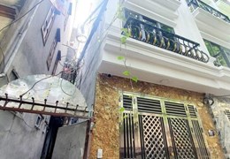 Bán nhà Tả Thanh Oai DT 32m2 4 tầng, ôtô đỗ cửa, cách 1 nhà ra đường to xe tải tránh