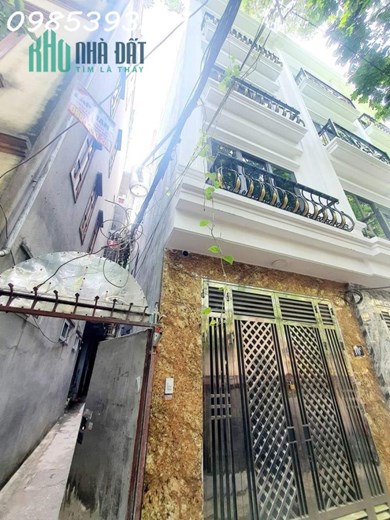 Bán nhà Tả Thanh Oai DT 32m2 4 tầng, ôtô đỗ cửa, cách 1 nhà ra đường to xe tải tránh
