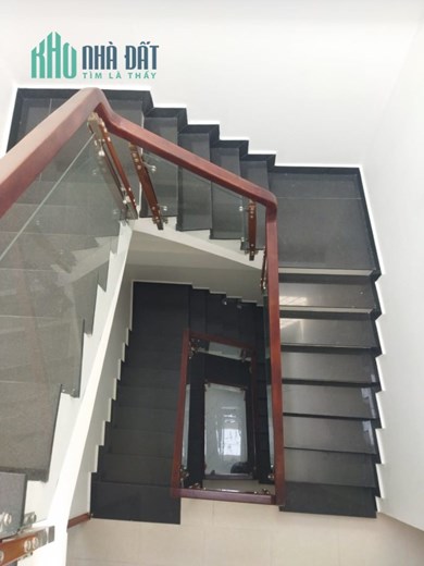 Nhà 4 Tầng căn góc 2 mặt thẻm xe hơi Quận 8, nhà còn mới, sách vali vào ở ngay