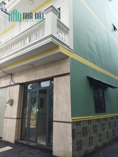 Nhà 4 Tầng căn góc 2 mặt thẻm xe hơi Quận 8, nhà còn mới, sách vali vào ở ngay