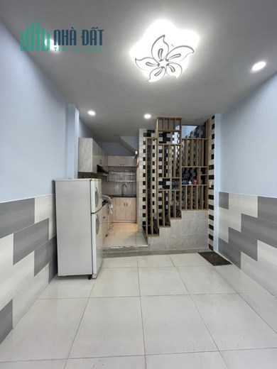Nhà gần AEON Tân Phú, 1trệt 2lầu, 2 phòng ngủ, hẻm xe hơi, giá 2.7 tỷ thương lượng