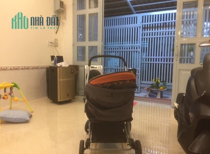Nhà Quận 8 Gía Siêu Rẻ chỉ 53 triệu/m2, giáp ranh Quận 1 và Quận 5, Nhà 2 Tầng nở hậu nội thất đẹp