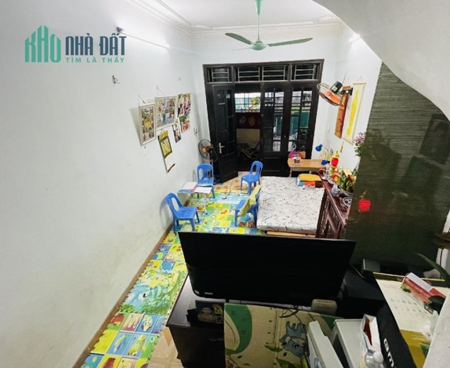 Thượng Thanh 52mv - 2,5 tầng  GIá 2.7 tỷ
ô tô đõ cửa