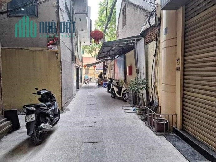 Bán Nhà Phố Nguyễn Thái Học 49m2 x 3 tầng, 4 phòng ngủ, sát Phố ngõ rộng, nhà Dân xây chắc chắn lên