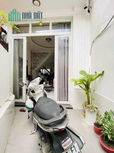 NHÀ ĐẸP MỚI XÂY - SAU LƯNG MẶT TIỀN NƠ TRANG LONG - 41M2 - NỞ HẬU ĐẸP - 2 MẶT HẺM THOÁNG - 4.2 TỶ