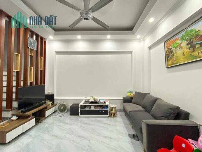 Bán nhà Lạc Long Quân. MỚI ĐẸP LONG LANH _ Ô TÔ VÀO NHÀ 39m2/5T/7,2tỷ