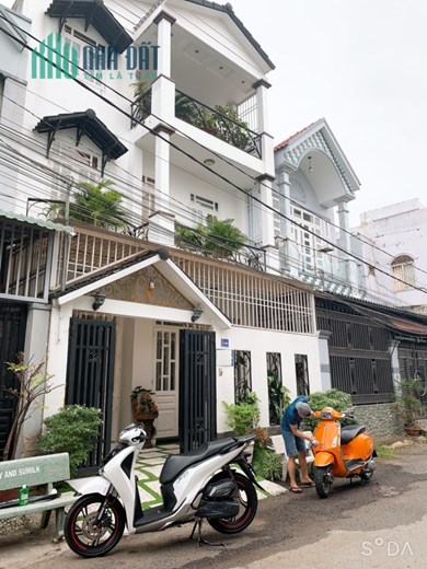 Bán Nhà Khu Nhà Lầu Phan Văn Hớn, Bà Điểm, 6,5x13m, 3 Tầng, Đường 7m