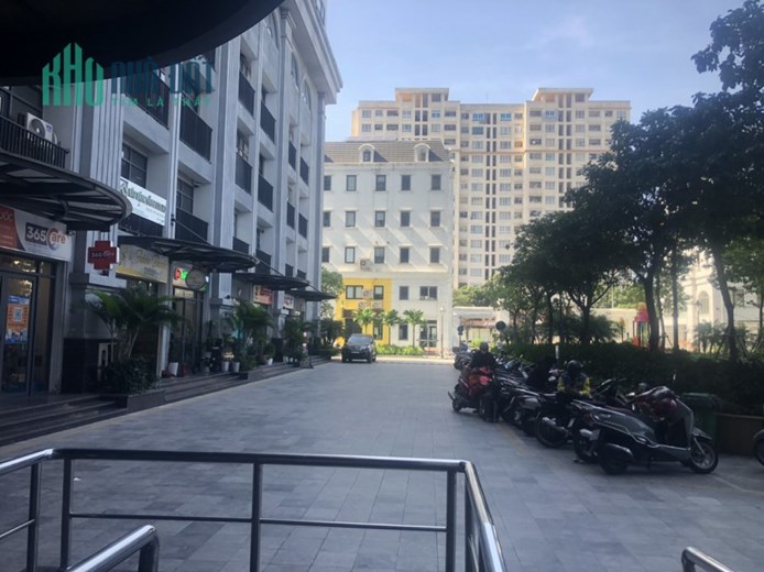 Bán CH chung cư Lotus Sài Đồng, 103m2, 3PN, full nội thất, nhĩnh 3 tỷ.