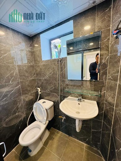Chỉ hơn 1 tỷ sở hữu Tập thể Ngoại Thương, Chùa Láng 40m2, 2 ngủ, Cực đẹp, Ô tô