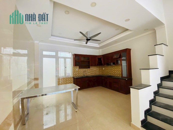 Bán nhà mặt tiền đường nhánh Quốc lộ 13, kế Vạn Phúc City, Hiệp Bình Phước, Thủ Đức 75m2, 4 tầng,