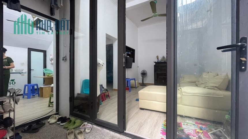 VỊ TRÍ ĐẸP GẦN PHỐ Ô TÔ ĐỖ 6M CÁCH MỘT NHÀ RA PHỐ, TIỆN ÍCH NGẬP TRÀN 

Đội Cấn, Ba Đình 56m, 3T,