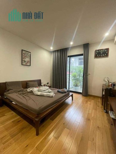 Bán Căn Biệt Thự Sân Vườn Ngõ 163 Phố Tư Đình 180m2 x 5 tầng, 6 phòng ngủ, gara ô tô riêng + vườn,