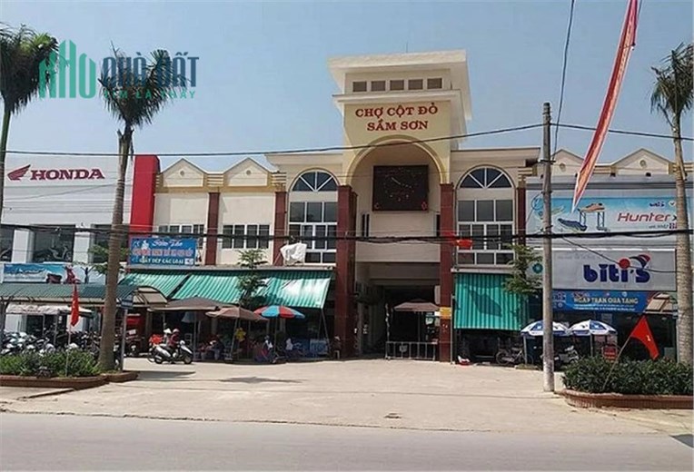 CHÍNH CHỦ CẦN BÁN NHANH  LÔ ĐẤT TẶNG CĂN NHÀ Vị Trí Đắc Địa Mặt Tiền Đường Lê Lợi Tp Sầm Sơn
