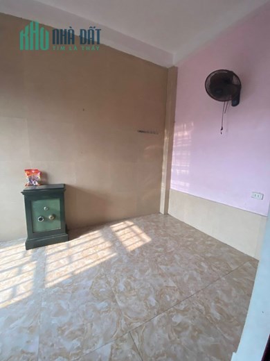 1 tỷ 9 có nhà ở Hà Huy Tập, Yên Viên, Yên Hà, 50m2x 3 tầng, gần phố, trường chợ