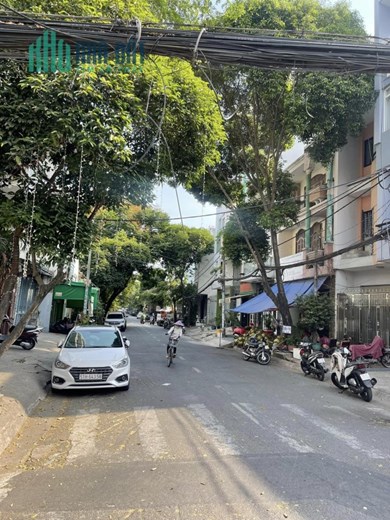 Bán nhà mặt tiền 4 Tầng nở hậu phong thủy, kinh doanh sầm uất Quận 7