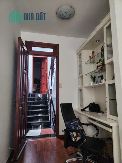 Bán nhà mặt tiền 4 Tầng nở hậu phong thủy, kinh doanh sầm uất Quận 7