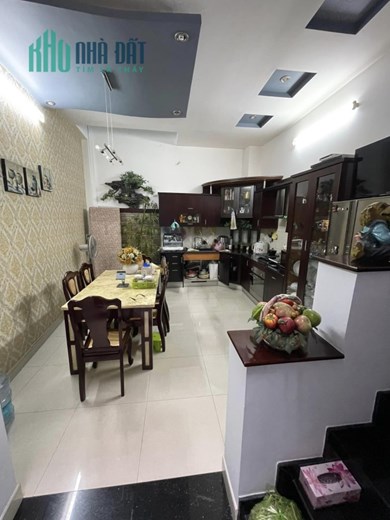 Bán nhà mặt tiền 4 Tầng nở hậu phong thủy, kinh doanh sầm uất Quận 7