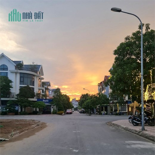 Lô góc 85m2 đất Trâu Quỳ, Gia Lâm, Hà Nội đường 8m. 8 tỷ x.