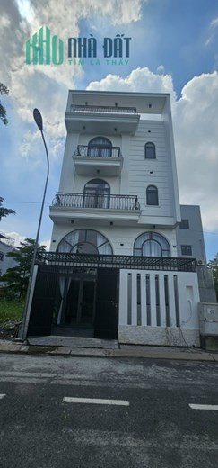 Cần bán căn nhà thiết kế sang trọng tại KDC Gia Long, Phước kiển. Nhà Bè