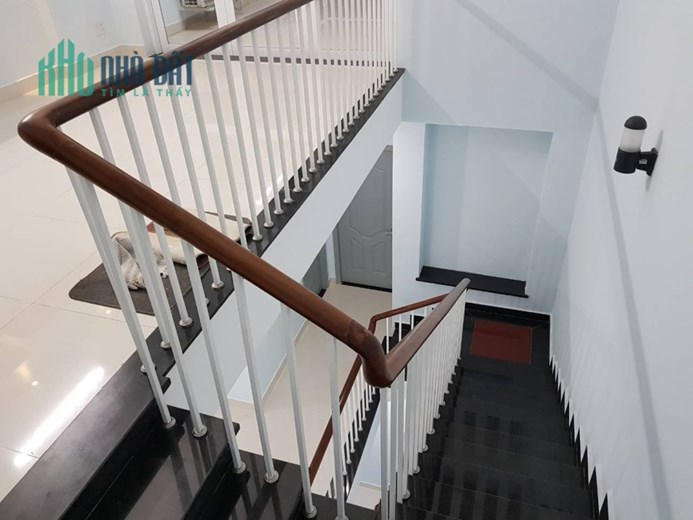 Nhà Nguyên căn đường số 1 Sadeco Phước kiển A, 5 phòng ngủ giá 17 triêu/ tháng