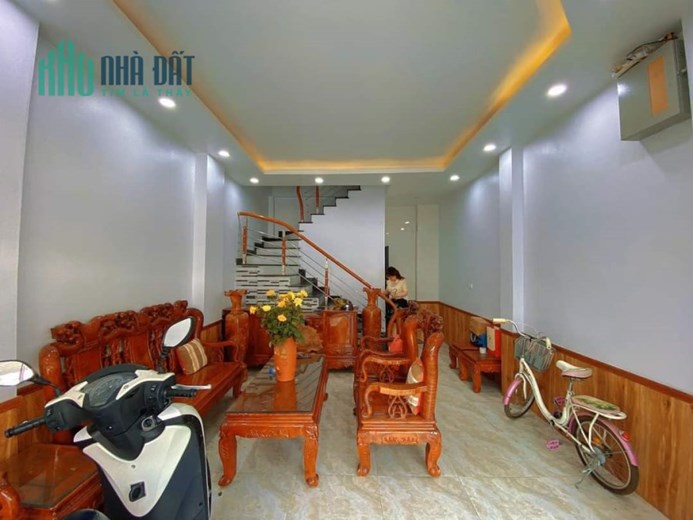 BÁN NHÀ GẦN  HỌC VIỆN TÀI CHÍNH- QUẬN BÂC TỪ LIÊM - DÂN XÂY- GẦN CHỢ- DT60M , MT4.5m , LÔ GÓC , HAI