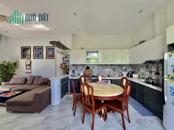 Bán nhà 3 tầng ngay bùng binh Nguyễn Hữu - Xô Viết Nghệ Tĩnh. 80m, đường 5.5m
