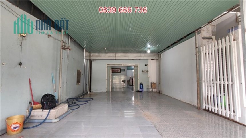 Nhà đẹp sát chợ, giá rẻ, hướng Bắc