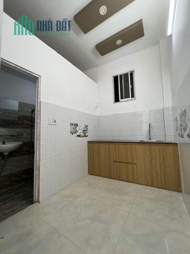 ♣ Nhà Hoàng Diệu gần Chợ Mới cách đường 50m, 30m2, 2 tầng