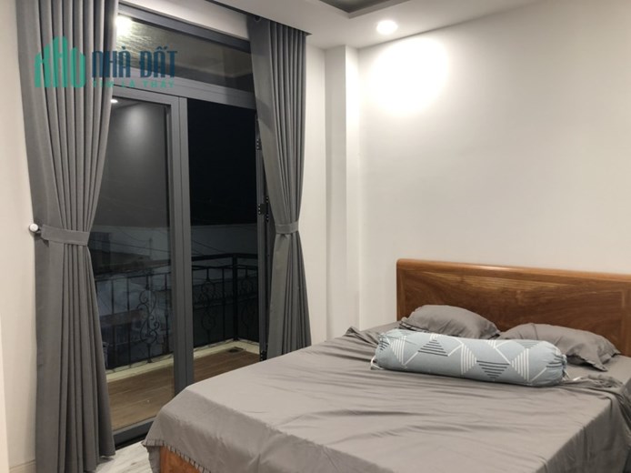 Bán CHDV 14 phòng. 1trệt 4Lầu, P. Long Thạnh Mỹ, 7m x 17m giá 9,5 tỷ