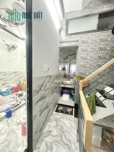 Bán Nhà Phan Văn Trị Ngay Vincom Gò Vấp 35m2 giá 4 Tỷ 8 hẻm xe hơi