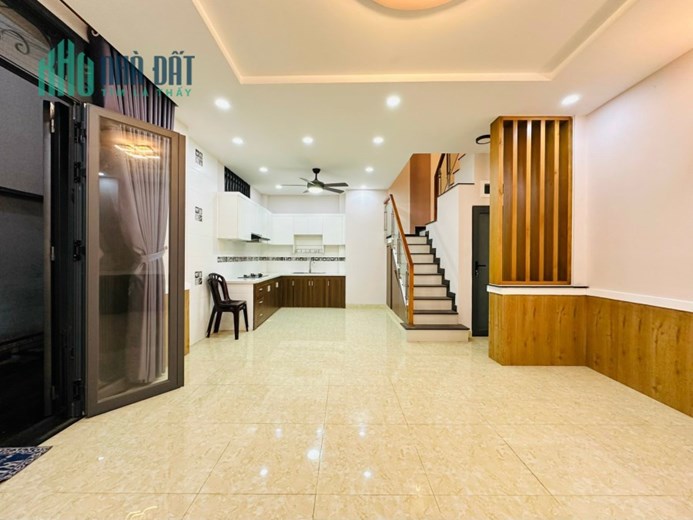 Bán Nhà Dương Quảng Hàm Gò Vấp 42m2 Giá 5 Tỷ 6 cho thuê 16 triệu
