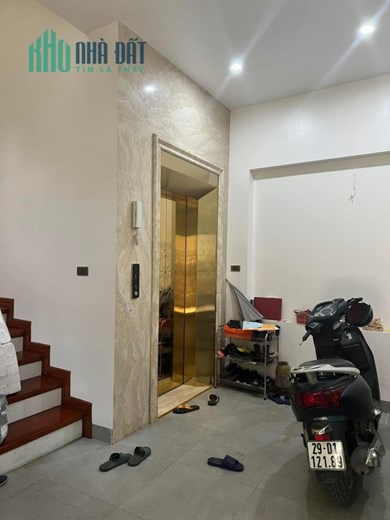 Bán gấp nhà Lạc Long Quân, TTTM Lotte, 74m2 x6 tầng, Thang Máy, Trọn View Hồ Tây, oto đỗ cửa
