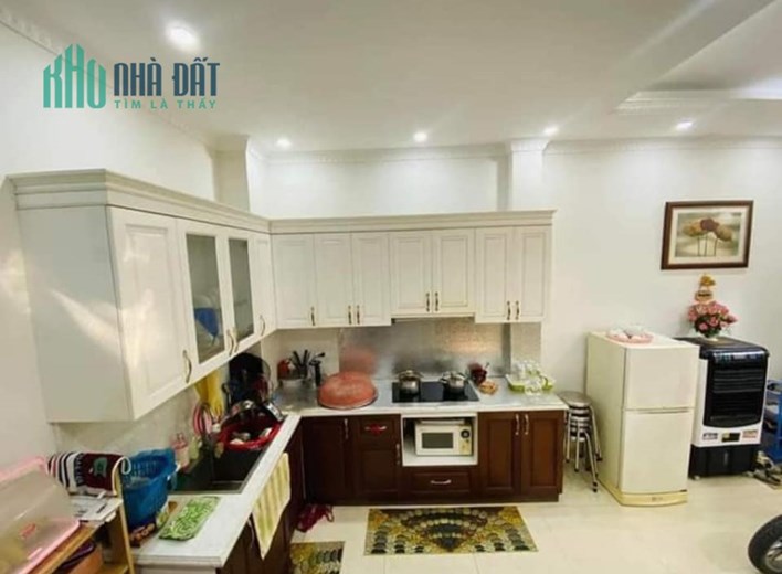 Bán Nhà Ngô Gia Tự, Long Biên 33m2, 5T chỉ 2,95 tỷ ( Thoáng sáng)