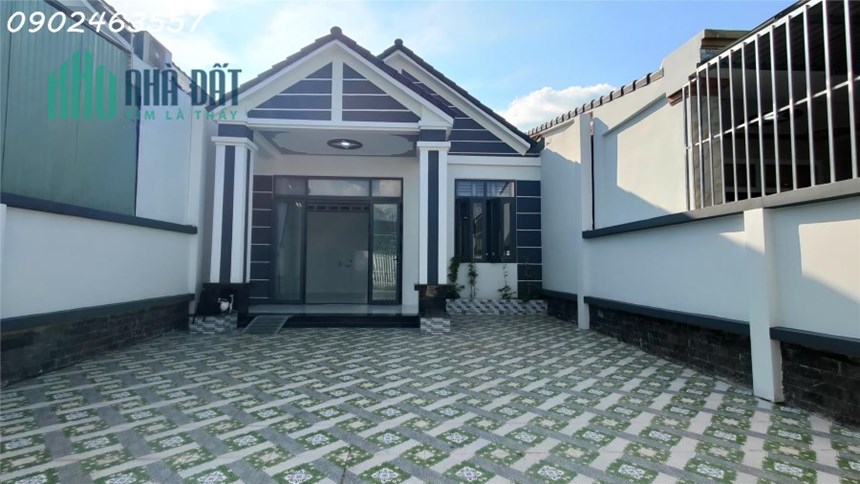 Bán Nhà Mái Thái 7.6m x 32m - Hướng Đông, Gần Tiện Ích Xã Hội"