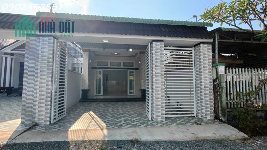 Bán Nhà Mái Thái 7.6m x 32m - Hướng Đông, Gần Tiện Ích Xã Hội"