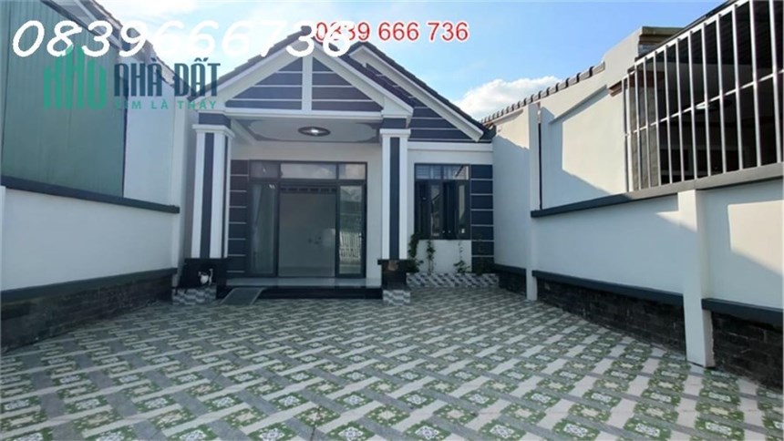 Ngôi Nhà Mái Thái Đẹp Mắt Gần Chợ, Trường Học