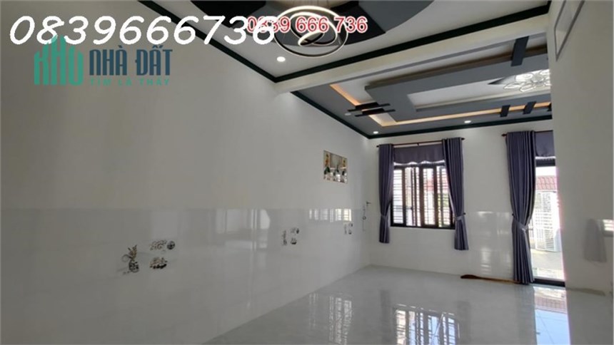 Ngôi Nhà Mái Thái Đẹp Mắt Gần Chợ, Trường Học